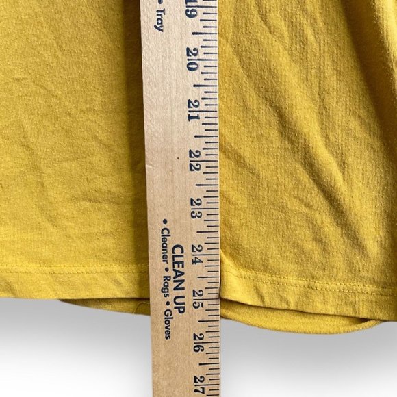 2016 Pokemon Pikachu T-Shirt Men's Size Small Yellow - Picture 4 of 6